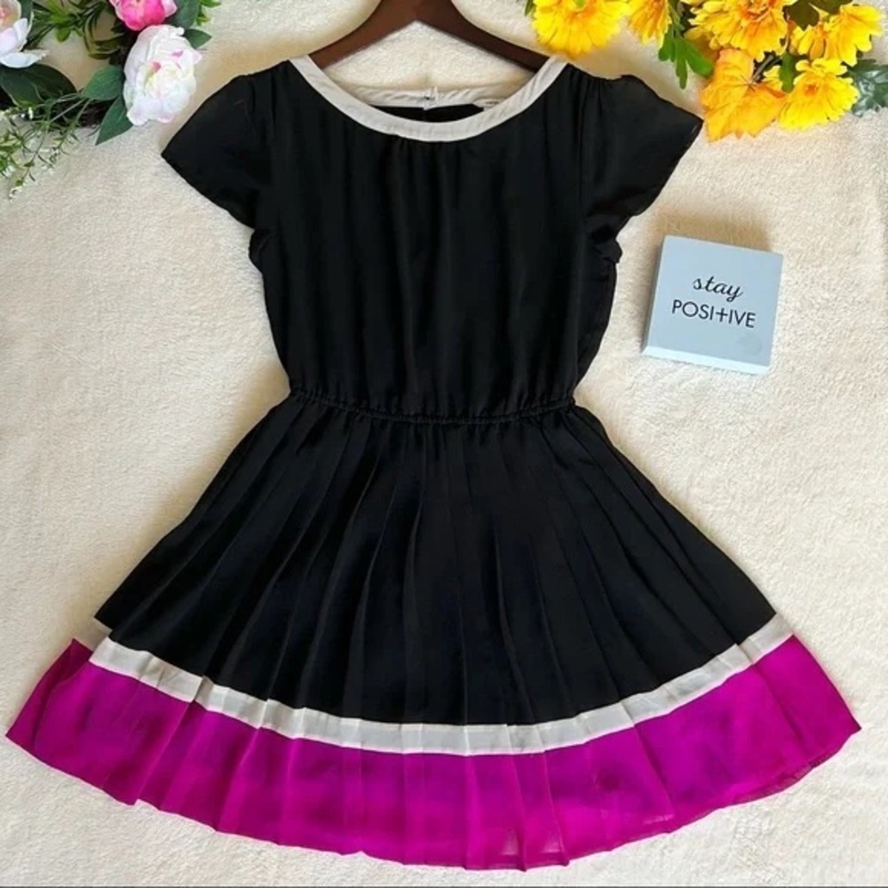 I Love HB 1 Dress Sz M Black Fushia Trim Sheer Lined Pleated Skirt